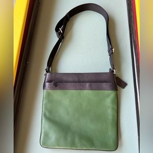 Coach Bowery Crossbody Bag Smooth Leather Grass/Midnight (Green and Dark Navy)